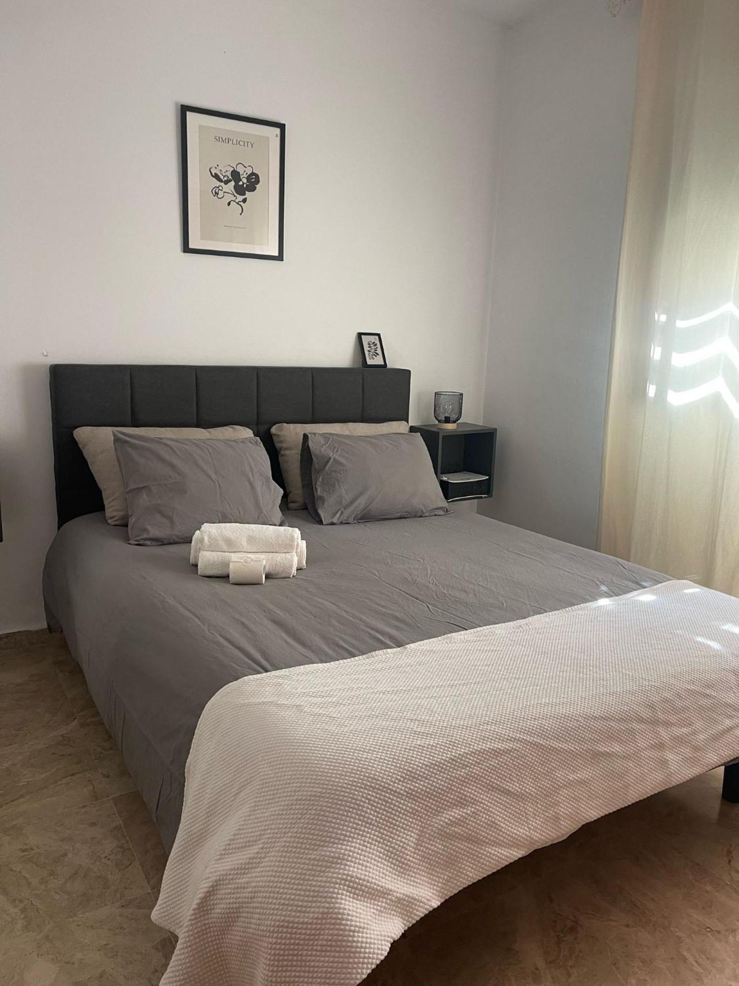 Hotel Astral-Habitacion Doble Privada En Casa Compartida-Uebica2 à Mairena del Aljarafe Extérieur photo