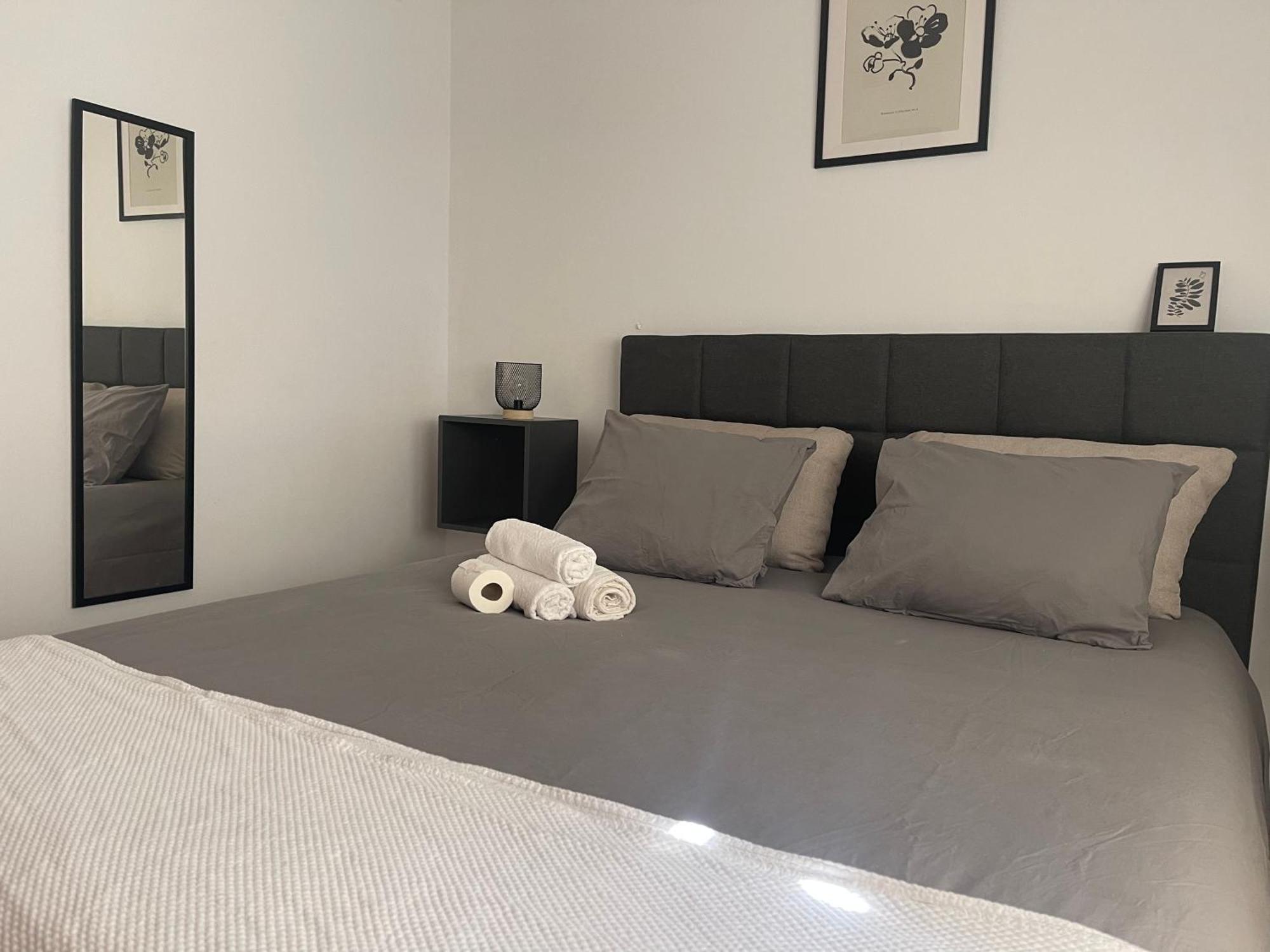 Hotel Astral-Habitacion Doble Privada En Casa Compartida-Uebica2 à Mairena del Aljarafe Extérieur photo