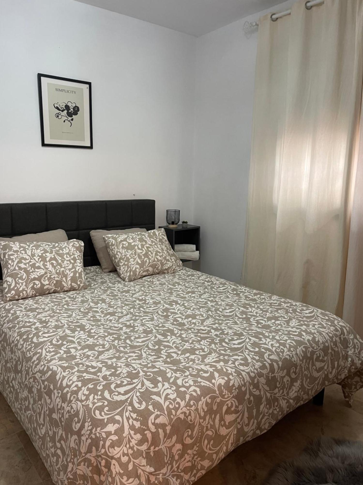Hotel Astral-Habitacion Doble Privada En Casa Compartida-Uebica2 à Mairena del Aljarafe Extérieur photo