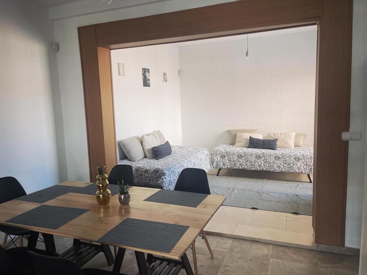 Hotel Astral-Habitacion Doble Privada En Casa Compartida-Uebica2 à Mairena del Aljarafe Extérieur photo