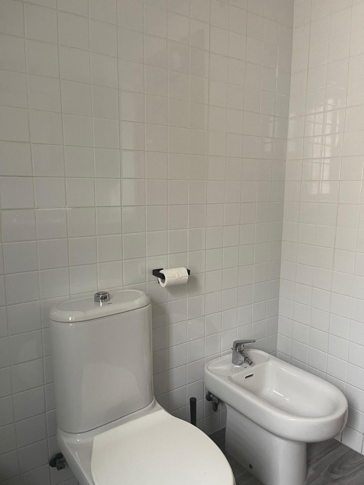Hotel Astral-Habitacion Doble Privada En Casa Compartida-Uebica2 à Mairena del Aljarafe Extérieur photo